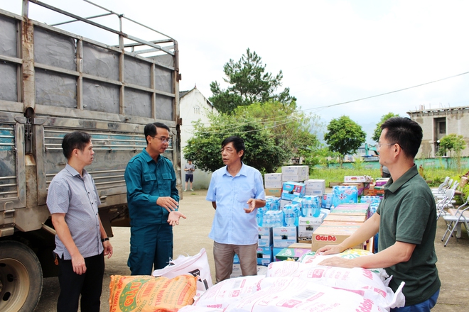 Báo Nông thôn Ngày nay/Dân Việt mang yêu thương gửi đến người dân vùng lũ Sơn La- Ảnh 4.