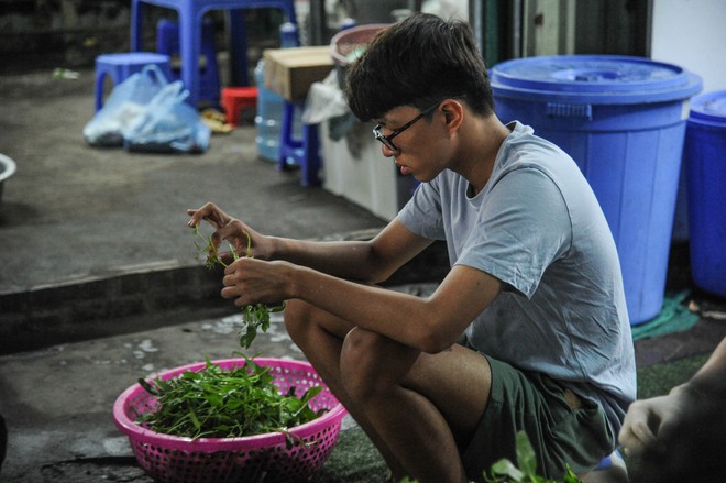 Thầy cô Trường Tiểu học Lê Quý Đôn gieo mầm yêu thương từ những bữa cơm 0 đồng - Ảnh 11.