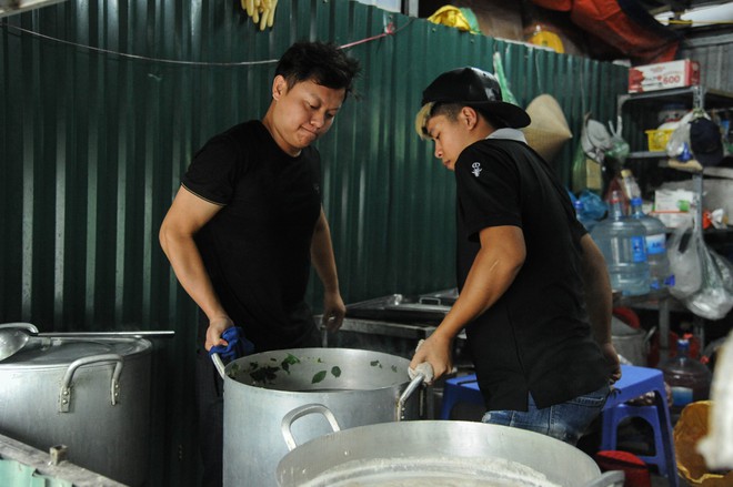 Thầy cô Trường Tiểu học Lê Quý Đôn gieo mầm yêu thương từ những bữa cơm 0 đồng - Ảnh 14.