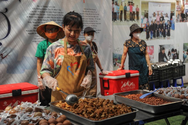 Thầy cô Trường Tiểu học Lê Quý Đôn gieo mầm yêu thương từ những bữa cơm 0 đồng - Ảnh 21.