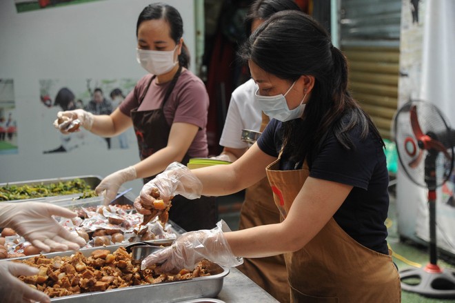 Thầy cô Trường Tiểu học Lê Quý Đôn gieo mầm yêu thương từ những bữa cơm 0 đồng - Ảnh 23.