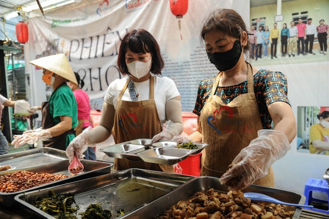 Thầy cô Trường Tiểu học Lê Quý Đôn gieo mầm yêu thương từ những bữa cơm 0 đồng - Ảnh 26.