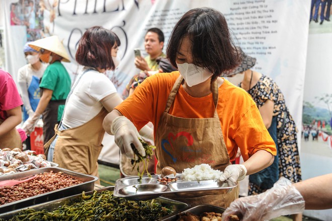 Thầy cô Trường Tiểu học Lê Quý Đôn gieo mầm yêu thương từ những bữa cơm 0 đồng - Ảnh 27.