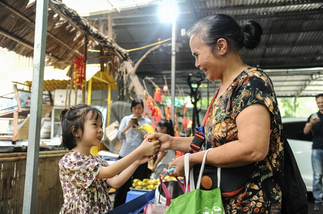 Thầy cô Trường Tiểu học Lê Quý Đôn gieo mầm yêu thương từ những bữa cơm 0 đồng - Ảnh 32.