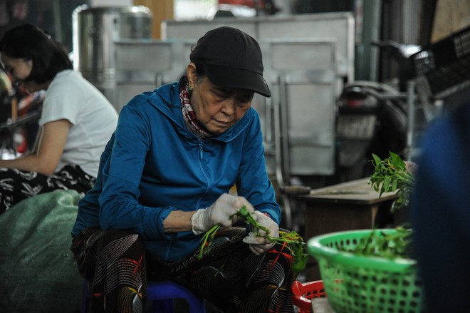 Thầy cô Trường Tiểu học Lê Quý Đôn gieo mầm yêu thương từ những bữa cơm 0 đồng - Ảnh 9.