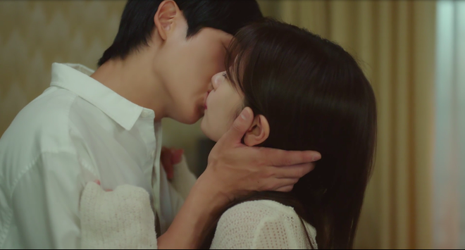 Phim Love Next Door tập 13: Seok Ryu áp lực vì giấu kín chuyện tình cảm với Choi Seung Hyo?- Ảnh 4.