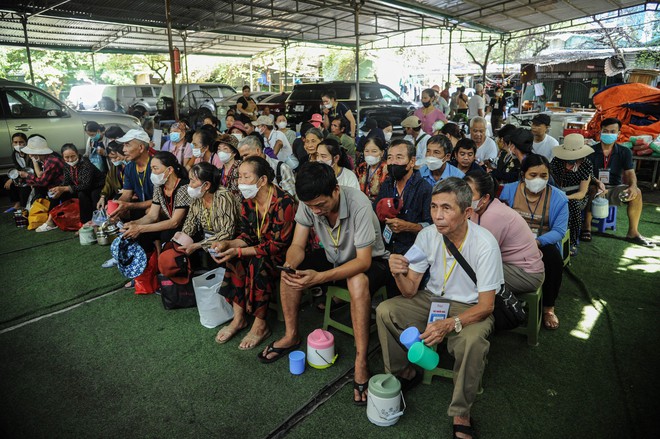 Mỗi suất cơm trao đi, thêm niềm tin thắp sáng - Ảnh 15.