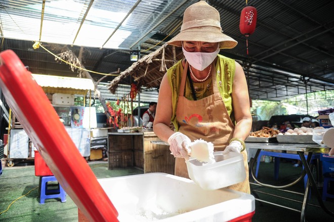 Mỗi suất cơm trao đi, thêm niềm tin thắp sáng - Ảnh 23.