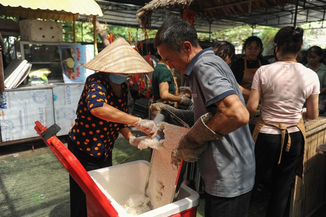 Mỗi suất cơm trao đi, thêm niềm tin thắp sáng - Ảnh 30.