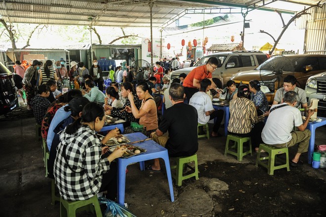 Mỗi suất cơm trao đi, thêm niềm tin thắp sáng - Ảnh 32.