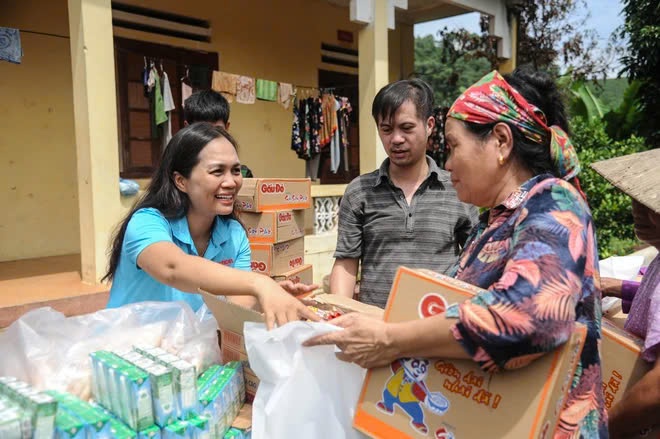 Báo NTNN/Dân Việt mang 40 chuyến hàng cứu trợ về với đồng bào vùng rốn lũ miền Bắc- Ảnh 13.