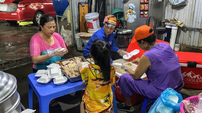 Cơn bão, gói mì và nước mắt- Ảnh 4.