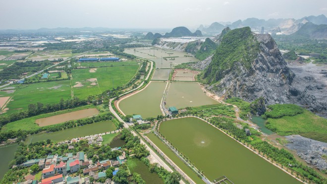 Nuôi cá bằng mô hình "lạ", anh nông dân ở Hà Nam thu tiền tỷ và là Nông dân Việt Nam xuất sắc năm 2024 - Ảnh 2.