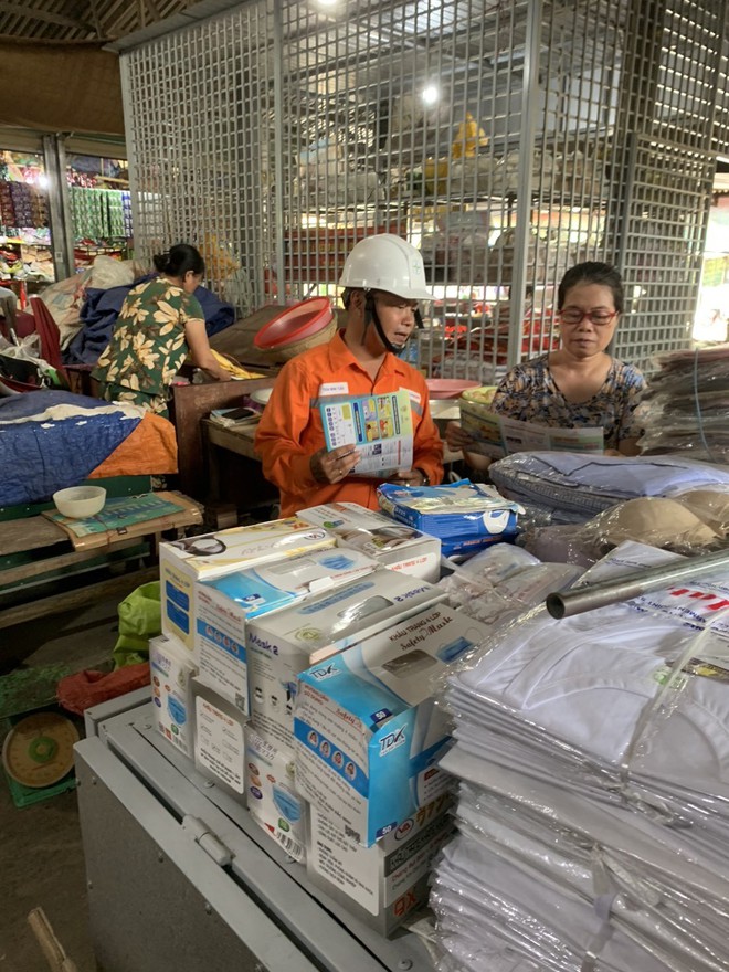 EVNCPC tăng cường kiểm tra và tuyên truyền an toàn điện- Ảnh 3.