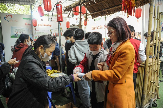 Mùa Đông Hà Nội: Hơi ấm từ những bữa cơm nghĩa tình - Ảnh 44.