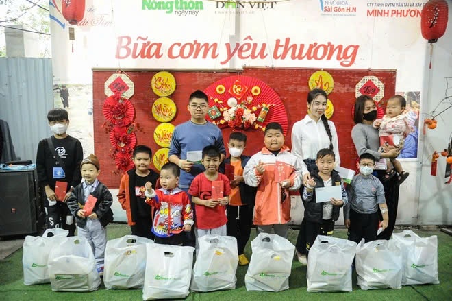 Những món quà nghĩa tình sẻ chia khó khăn với người nghèo- Ảnh 10.