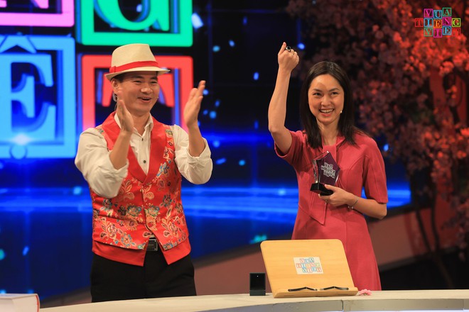 Lai lịch người phụ nữ 42 tuổi đánh bại mọi đối thủ, soán ngôi Vua tiếng Việt- Ảnh 4.