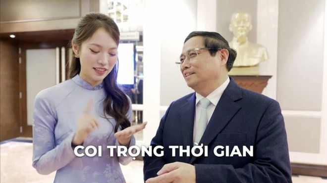 Hai người chị kín tiếng ảnh hưởng đến sự thành công của MC Khánh Vy VTV