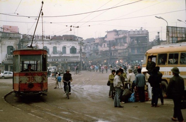 Ngắm Hà Nội thời bao cấp bình yên và quen thuộc 9