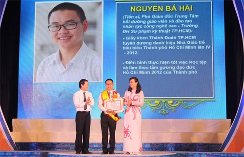 Tiến sĩ Nguyễn Bá Hải tại lễ vinh danh Công dân trẻ tiêu biểu TP.HCM 2012