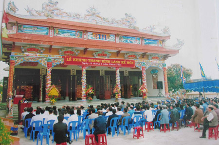 Những người Kế Môn rời quê đã đóng góp xây đình làng Kế Môn  to nhất tỉnh Thừa Thiên - Huế (ảnh tư liệu của làng).