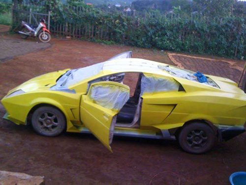 Lamborghini Reventon tại Đắk Nông, xe trong quá trình hoàn thiện.. Ảnh: Trần Tiến Anh. 