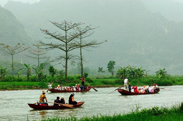 Phao cứu hộ sẽ được thả ở những vùng nước sâu tại suối Yến để đảm bảo an toàn