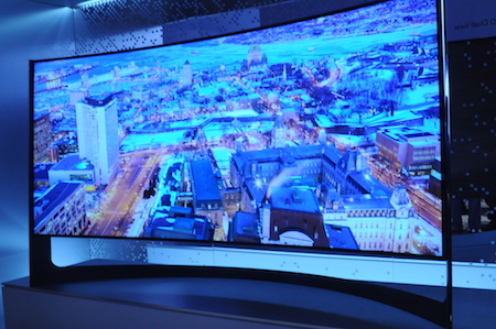 TV UHD màn hình cong lớn nhất thế giới với kích thước 105 inch.