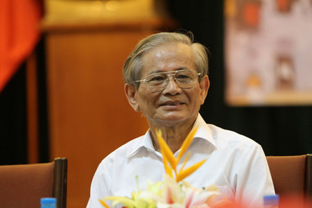 GS Phan Huy Lê - Chủ tịch Hội Sử học Việt Nam.