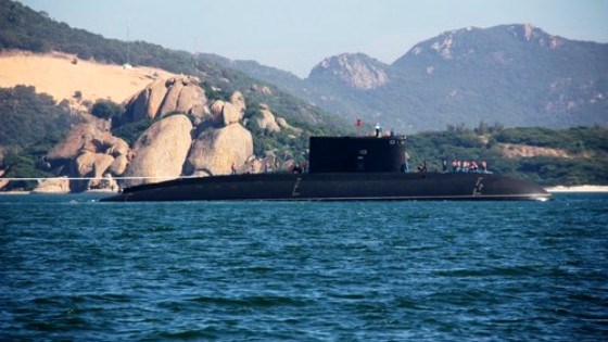 Nếu mọi việc diễn ra thuận lợi, hải quân Việt Nam đã có tàu ngầm từ những năm 80 Trong ảnh là tàu ngầm Hà Nội - HQ 182 tại căn cứ Cam Ranh: Ảnh: Nguyễn Chung