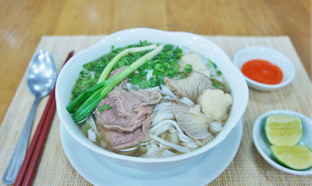 Phở Bò Đường Tàu  Tái chín tái nạm sốt vang ở Hà Nội  Foodyvn