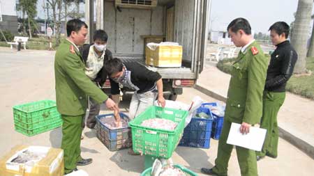 Công an Thanh Trì (Hà Nội) bắt giữ vụ vận chuyển nội tạng bẩn sáng 16.1. 