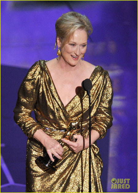 Meryl Streep nhận giải thưởng Nữ diễn viên chính xuất sắc nhất tại lễ trao giải Oscar 2012