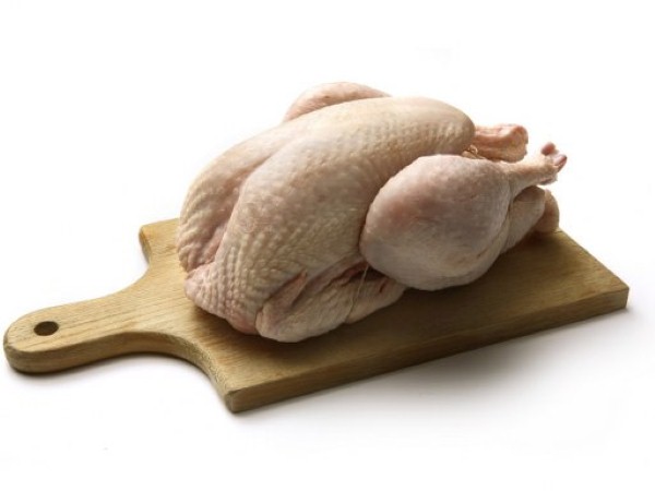 Da gà ta mỏng, mịn, độ đàn hồi cao. Chọn thịt gà trông phải tươi, thịt không có mùi hôi hoặc mùi kháng sinh, trên da không có vết bầm tím hoặc tụ máu. 