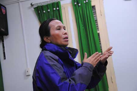 Bà Hoàng Thị Mai lý giải những nội dung tố cáo của giáo viên đối với lãnh đạo trường tại buổi làm việc với PV NTNN.