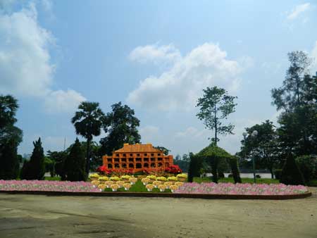 Mô hình biểu trưng Bến Nhà Rồng sẽ xuất hiện đầy màu sắc quyến rũ tại Công viên Thương Bạc  trong dịp Hội hoa Xuân Giáp Ngọ 2014 ở cố đô Huế.