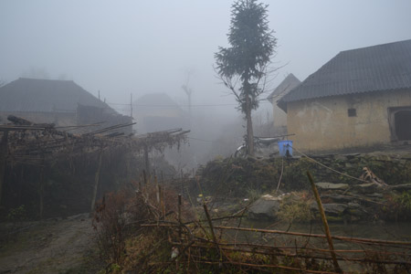 Sáng sớm ngày 19.1, vùng núi Lào Cai có sương mù rải rác.