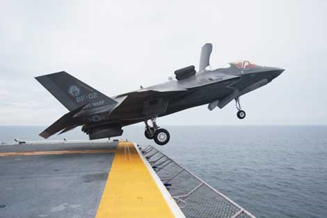 Tiêm kích tàng hình F-35 do Mỹ sản xuất cũng có giá không dễ chịu, dù vậy nhiều quốc gia có hầu bao rủng rỉnh vẫn quyết tâm mua nó. 