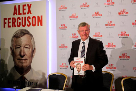  “My Autobiography” của Sir Alex tiếp tục lập kỷ lục bán ra.