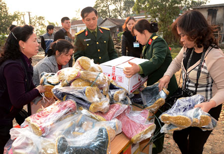 Tất cả các suất quà cho mỗi bé được gói sắp rất cẩ thận.