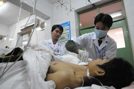 Bệnh viện Việt Đức thường quá tải vì các vụ tai nạn xảy ra trong dịp tết.