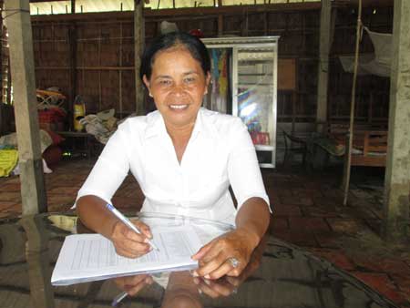 Chị Ánh là chỗ dựa đáng tin cậy của bà con Khmer nghèo.