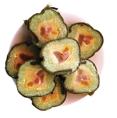   Bánh tét Trà Cuôn, một loại đặc sản của Trà Vinh.