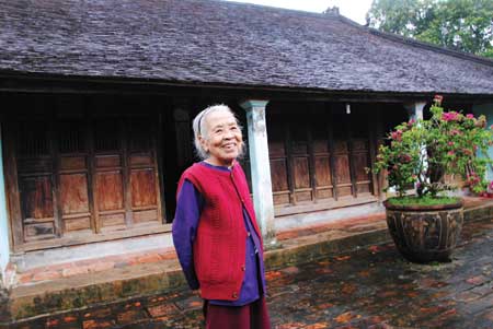   Đã 86 tuổi nhưng cụ bà Lê Thị Thú vẫn còn khỏe mạnh và thông thái.