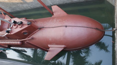 Tàu ngầm Trường Sa 1 thử nghiệm trong bể nước tại công ty ông Hòa.