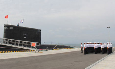 Chào cờ buổi sáng đầu năm của Kíp tàu ngầm HQ-182 Hà Nội.