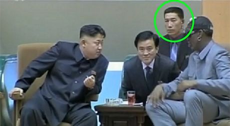 Vệ sĩ của ông Kim Jong-un xuất kiện trong cuộc gặp của nhà lãnh đạo Triều Tiên với huyền thoại bóng rổ Mỹ Dennis Rodman.