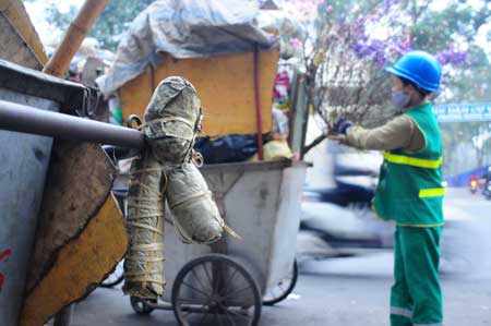 Bánh chưng vứt bỏ la liệt sau Tết một phần cũng vì tâm lý “ăn tết cho ra Tết” Ảnh: Đàm Duy