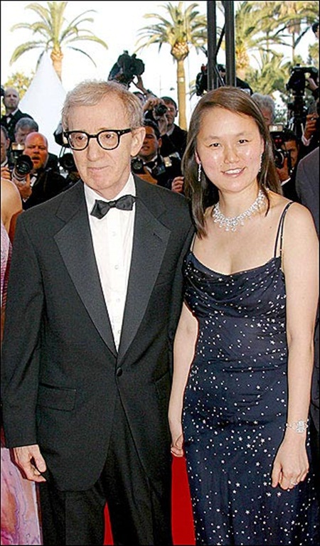 Woody Allen và người vợ hiện tại và từng là con gái nuôi của ông