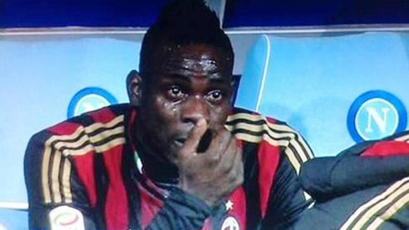  Balotelli đã khóc vì bị phân biệt chủng tộc?